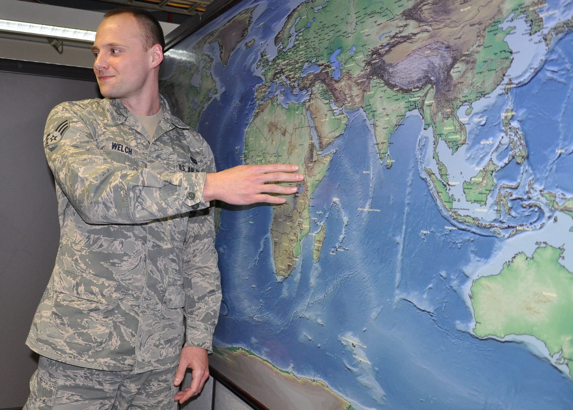 Senior Airman Matthew Welch, a unit support intelligence analyst in the AMC Intelligence Unit Support Branch, conducts a morning briefing in the AMC Intelligence directorate.  Welch was selected to attend Officer Training School this upcoming March.  (U.S. Air Force photo/Staff Sgt. Amber Kelly-Herard)