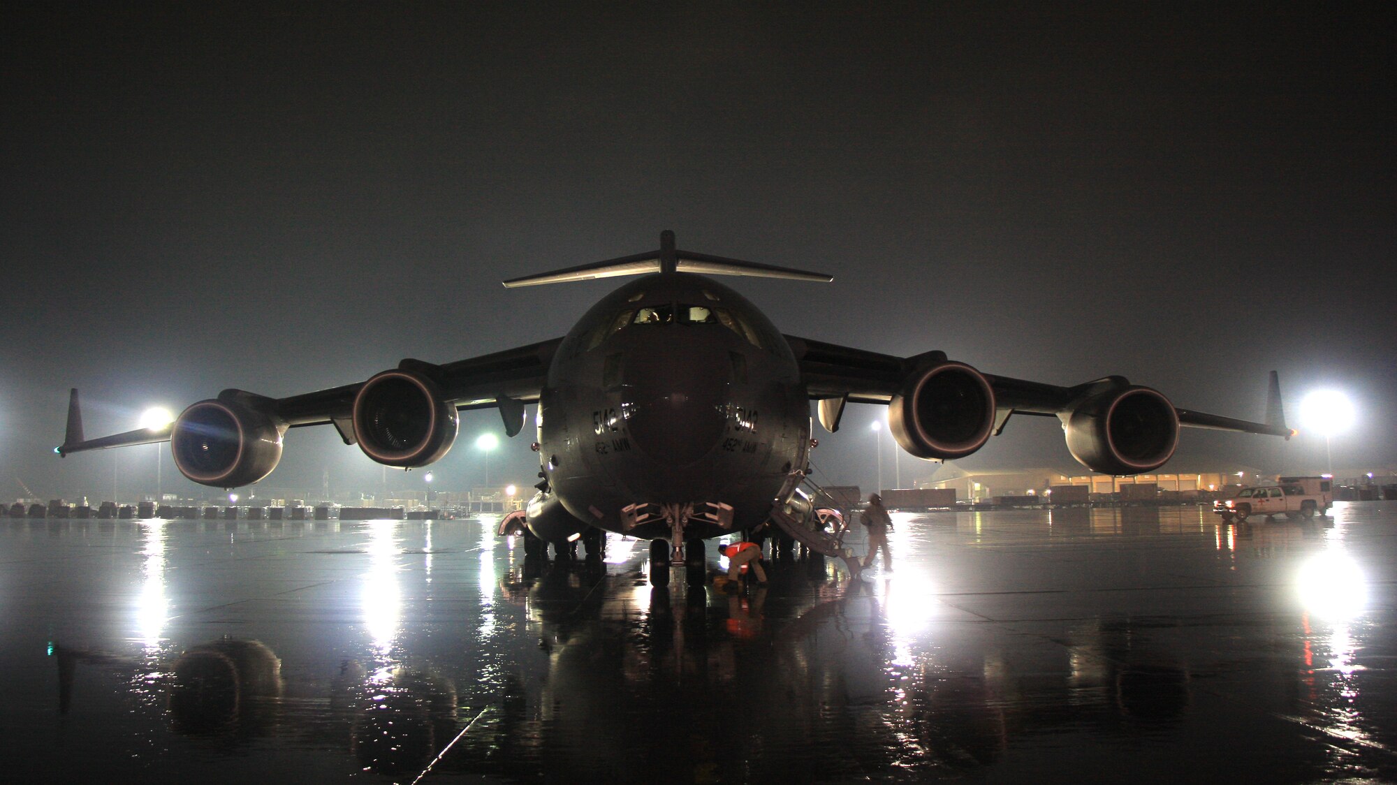 Ground crews secure a U.S. Air Force C-17 Globemaster III as it shuts down after landing at Bagram Airfield, in Parwan province, Afghanistan, Feb. 2, 2013. The C-5 has the distinctive high T-tail, 25-degree wing sweep, and four turbofan engines mounted on pylons beneath the wings. (U.S. Army photo/1st Lt. Henry Chan)