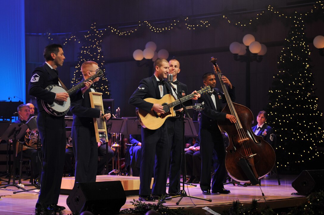 Master Sergeant Rick Baisden, Staff Sergeant Dave Pojar, Airman First Class Lee Heerspink, Senior Airman Ryan Rager, and Senior Airman Ryan Persaud of Night Wing perform "Winter Wonderland"