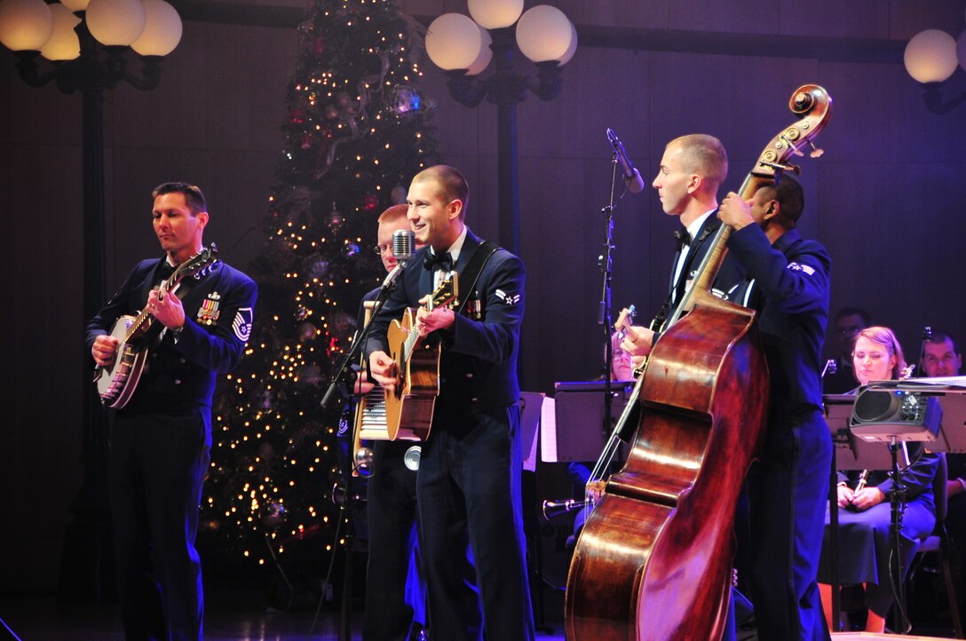 Night Wing performs "Winter Wonderland"