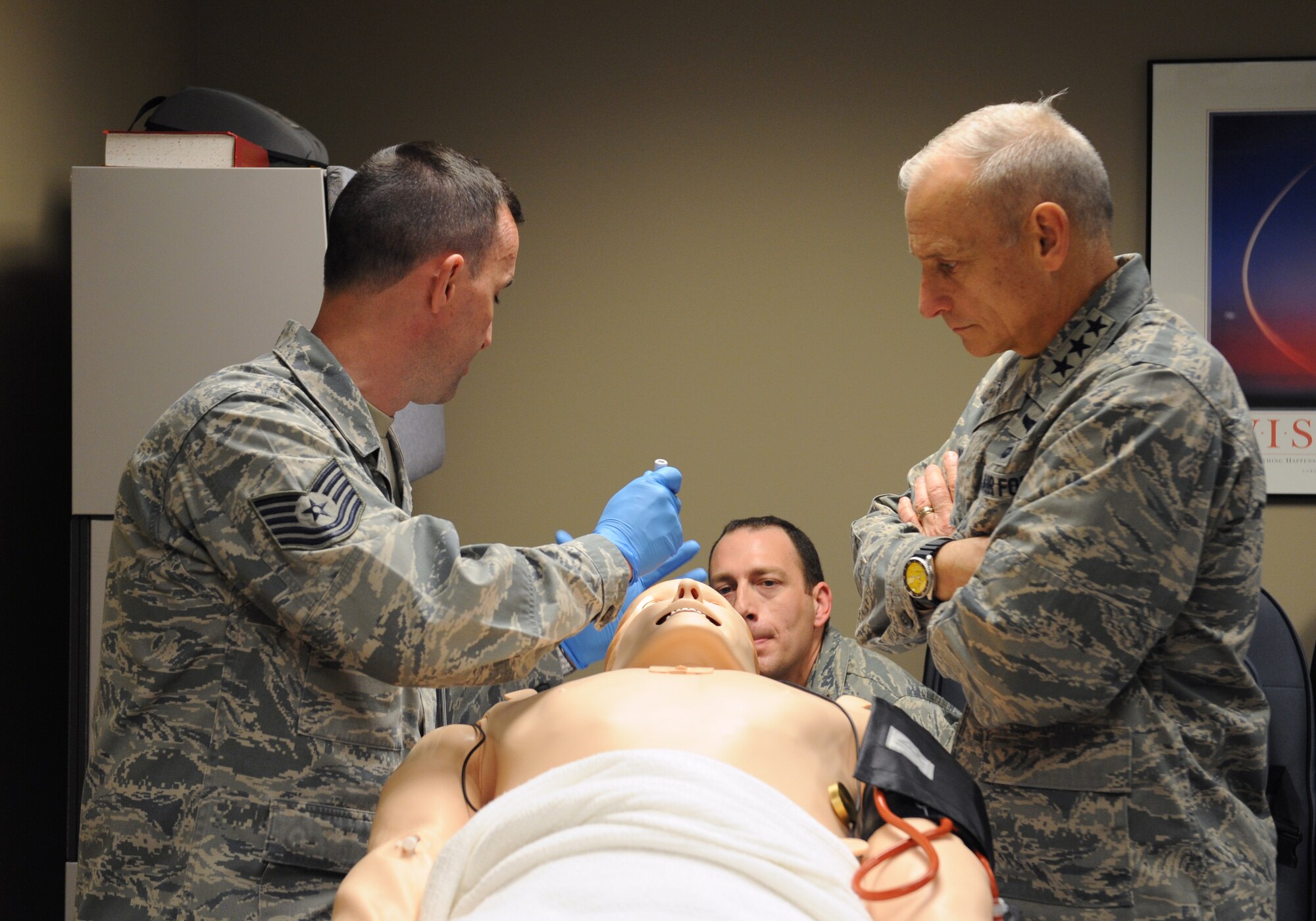 Lt. Gen. James Kowalski, Air Force Global Strike Command commander, watches as Tech. Sgt. Kris Wooster, 2nd Medical Operations Squadron, demonstrates a medical procedure on a dummy at the Base Clinic on Barksdale Air Force Base, La., Feb. 7. Kowalski visited several areas within the 2nd Bomb Wing to speak with Airmen about their daily duties. (U.S. Air Force photo/Airman 1st
Class Benjamin Gonsier)
