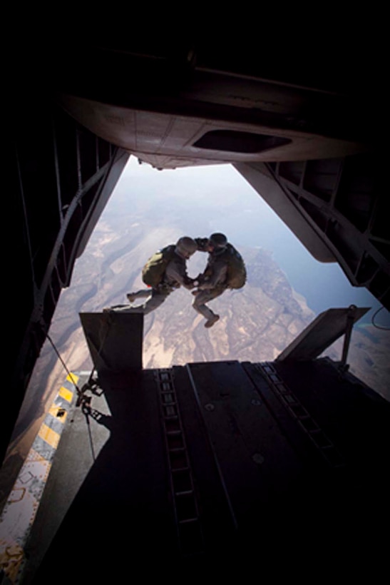 Sergeant Nathanial Contreras (right), jump master, and SSgt Eric Loyd, both from Force Reconnaissance Platoon, 15th Marine Expeditionary Unit, jump out of a CH-153E Super Stallion, HMM 364 (Rein), 15th MEU, Feb. 8. The 15th MEU is deployed as part of the Peleliu Amphibious Ready Group as a U.S. Central Command theater reserve force, providing support for maritime security operations and theater security cooperation efforts in the U.S. 5th Fleet area of responsibility. (U.S. Marine Corps photo by Gunnery Sgt. Jennifer Antoine/Released)