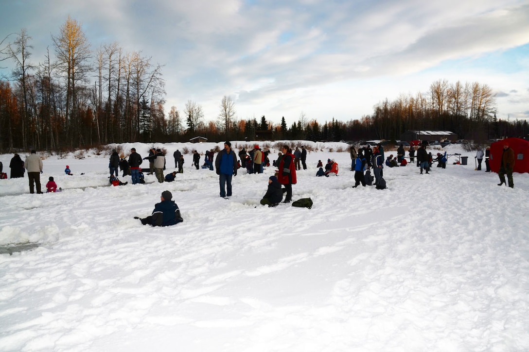 JBER youth get outside, icefish at Hillberg