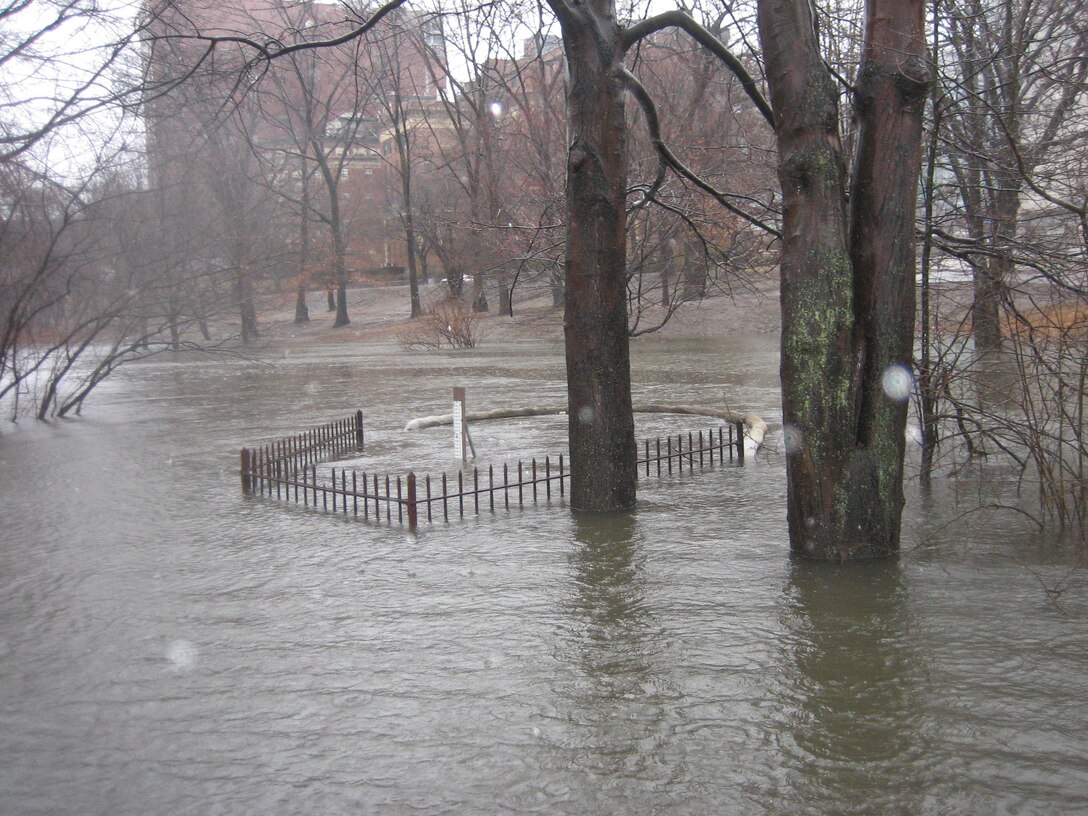 Flood gage in the Muddy River in March of 2010. (U.S. Army Corps of Engineers photo) 