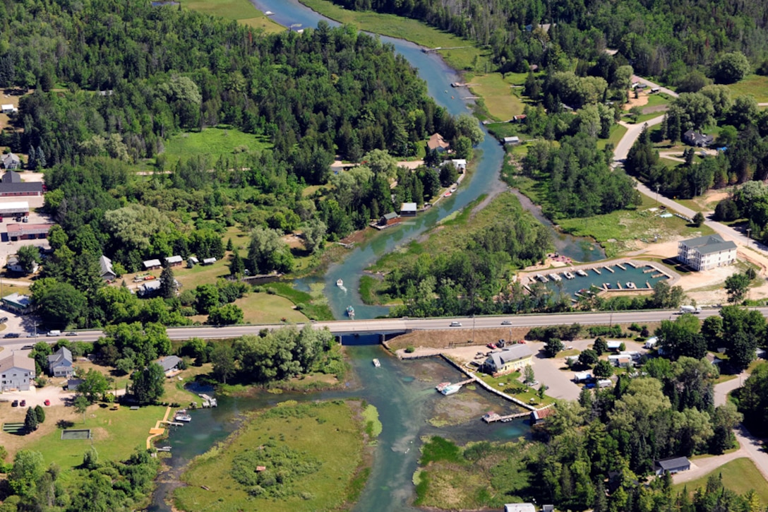 The Inland Route is a series of
interconnected lakes and streams stretching
across the northern tip of the Lower Peninsula
of Michigan, and extending from Conway near
Lake Michigan to Cheboygan on Lake Huron.
Crooked and Indian Rivers are connecting
channels in the waterway.