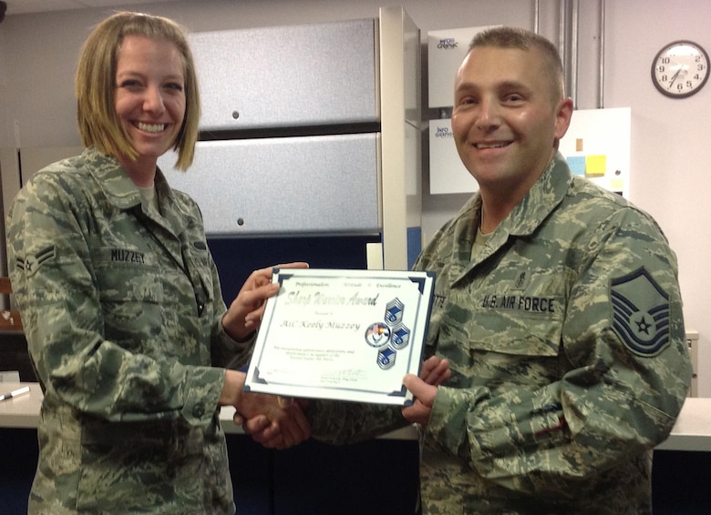 PETERSON AIR FORCE BASE, Colo. -- Master Sgt. Dan Stellabotte presents the January 2013 Sharp Warrior Award to Airman 1st Class Keely Muzzey, 561st Network Operations Squadron. Muzzey restored critical communication links with the Office of Special Investigations and the 310th Communications Flight, volunteered for designated driver duties and attended multiple professional development seminars. She has demonstrated dedication and professionalism on and off duty. The award, presented each month by the Pikes Peak Top 3, recognizes Airmen who go beyond their everyday tasks and demonstrate a high level of excellence, specifically in customer service and professional appearance. Any first sergeant or senior NCO serving as a first sergeant who observes outstanding performance may nominate someone for the award to the first sergeants council. (U.S. Air Force photo)