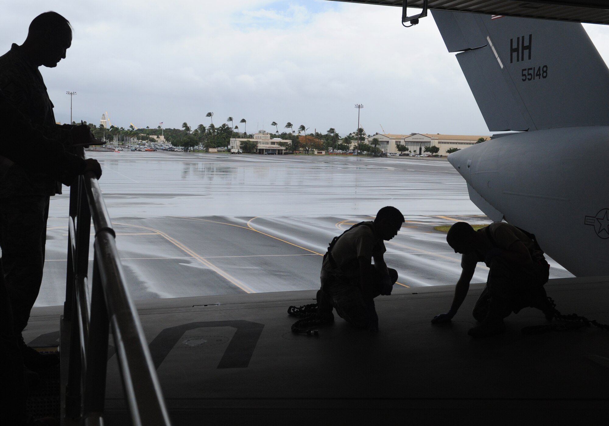 Master Sgt. Dan Williams (left), 15th Wing flight safety superintendent, conducts a safety spot inspection on Tech. Sgt. Daniel Baduria, 154th Maintenance Squadron aircraft fuel systems craftsman, and Airman 1st Class Kasey Kirby, 15th Maintenance Squadron aircraft fuel systems journeyman, as they inspect the wing of a C-17 Globemaster III for fuel leaks, Feb. 22, 2013 at Joint Base Pearl Harbor-Hickam, Hawaii. Pacific Air Forces earned the Secretary of the Air Force Safety Award Feb. 12, recognizing the most effective safety program in the Air Force for fiscal year 2012. (U.S. Air Force photo/Master Sgt. Matthew McGovern)