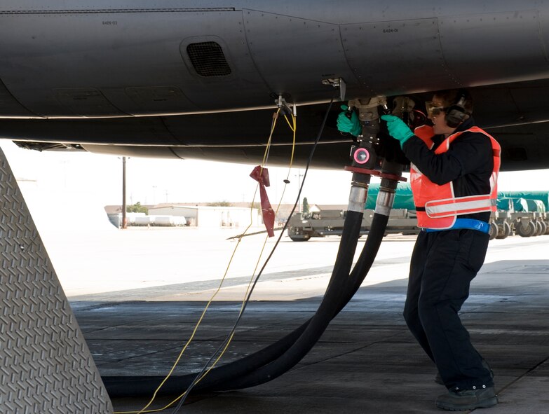 Senior Airman Mark Moser, 7th Aircraft Maintenance Squadron, attaches a fuel hose to a B-1 Bomber while performing a hot pit refuel Feb. 22, 2013, at Dyess Air Force Base, Texas. New to the B-1 Bomber, hot pit refueling is a procedure used to rapidly refuel the aircraft while their engines are running, resulting in a speedy refuel. (U.S. Air Force photo by Airman 1st Class Jonathan Stefanko/ Released)