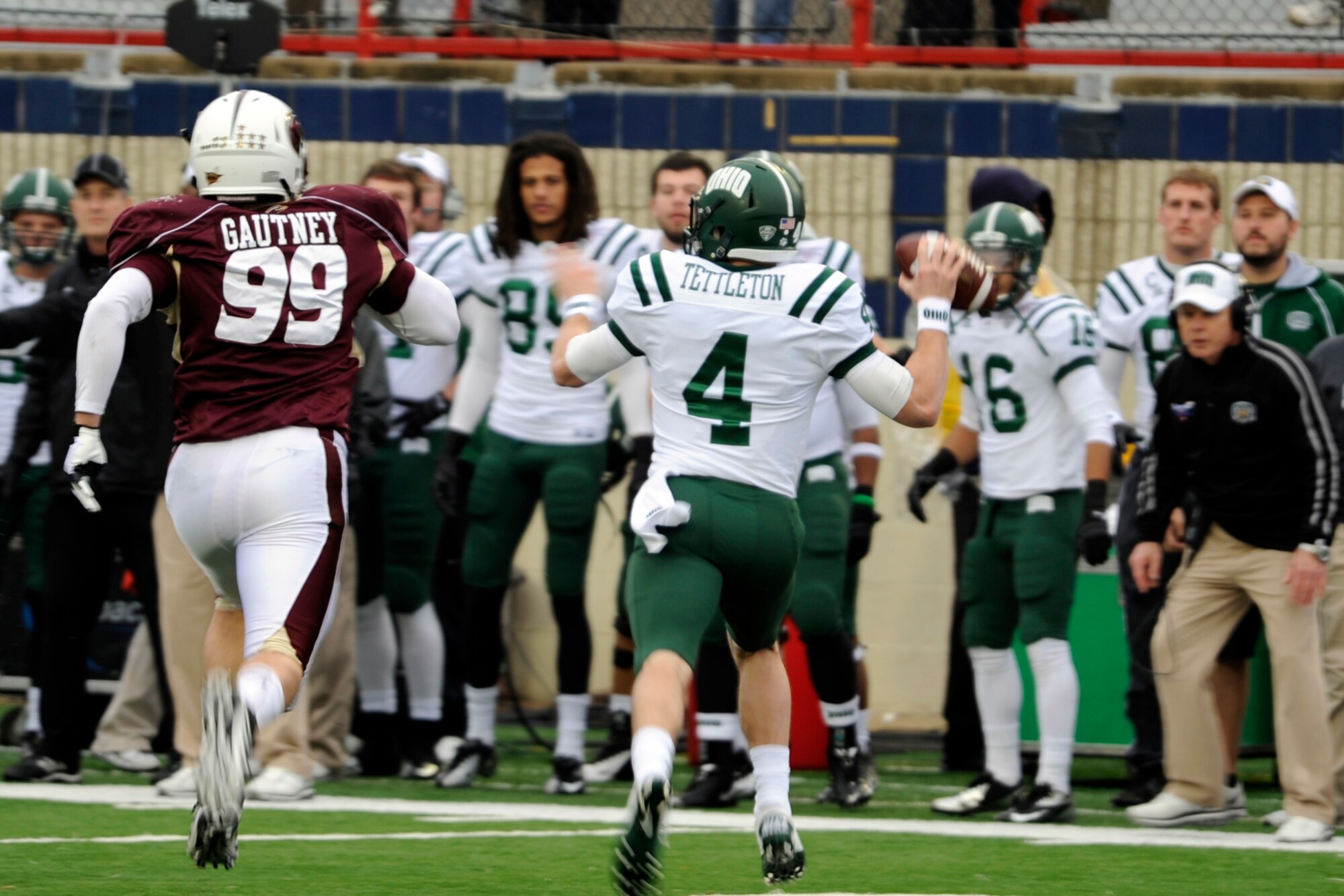 Ohio quarterback Tyler Tettleton passes on the run during the Advocare V 100 Independence Bowl in Shreveport, La., Dec. 28, 2012. The Ohio Bobcats faced off against the Louisiana Monroe University Warhawks in the contest and came out with the win 45-14. The Employer Support of the Guard and Reserve donated approximately 600 hundred tickets for local military members and their families to enjoy the game. (U.S. Air Force photo by Master Sgt. Jeff Walston)