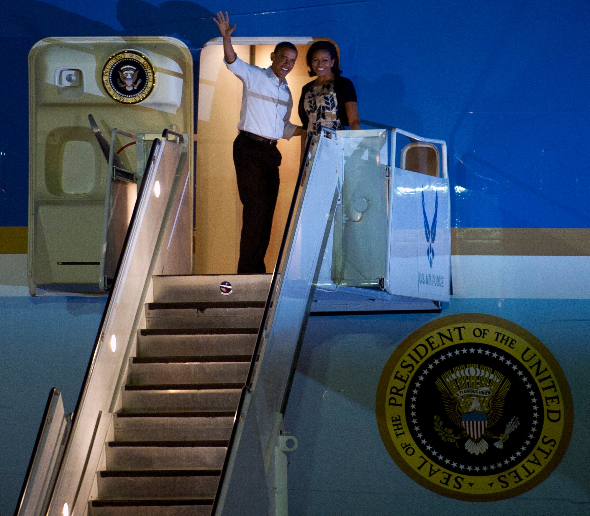 President Barack Obama and First Lady Michelle Obama wave farewell to spectators as they board Air Force One before departing Joint Base Pearl Harbor-Hickam, Hawaii, Jan. 5. The President and his family stayed on the island as part of their annual tradition of vacationing in Oahu during the holidays. (U.S. Air Force photo by Staff Sgt. Nathan Allen)