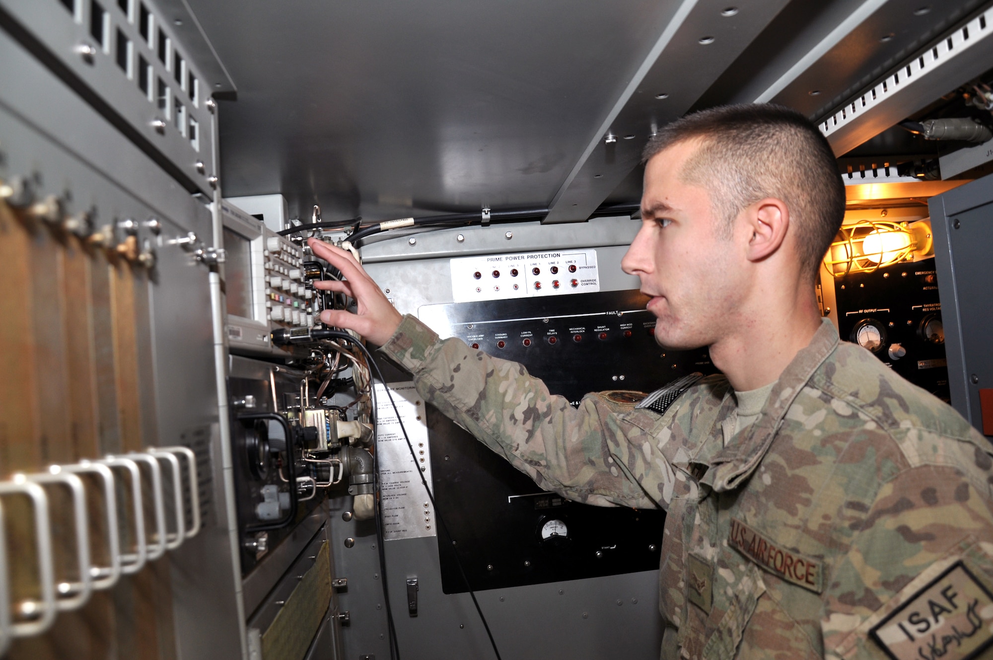 Airman 1st Class Drew Thompson, 73rd Expeditionary Air Control Squadron ground-radar technician, checks a transmitter wave form ensuring that the long range radar system is operating within system specifications. (U.S. Air Force photo/Master Sgt. Russell Martin)