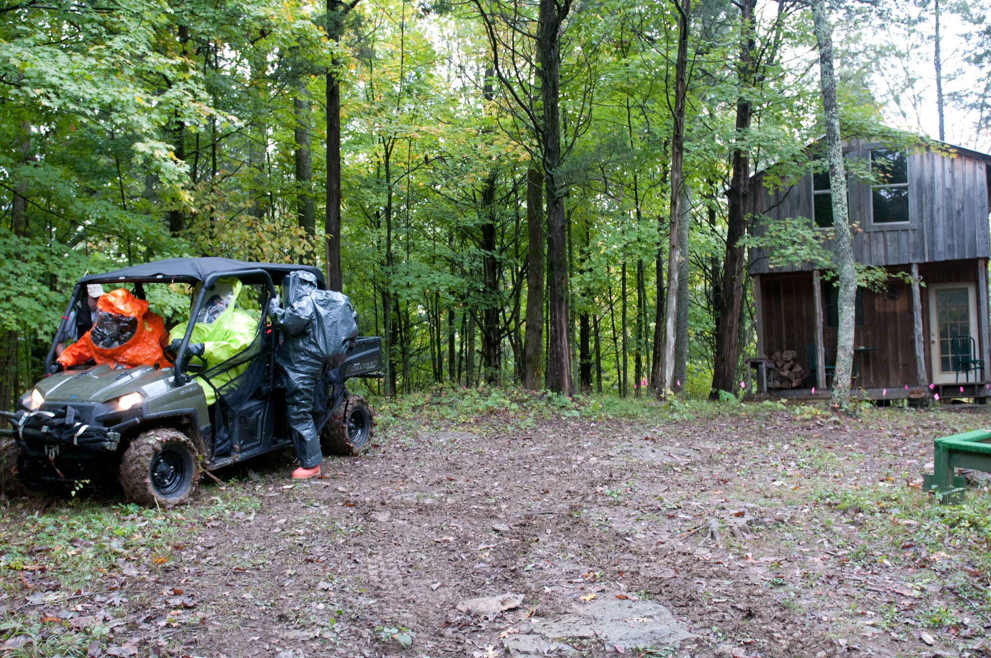 Members of the Kentucky National Guard's 41st Civil Support Team arrive at the cabin where suspected bomb making substances are present during a U.S. Army North exercise on Oct. 2, 2012, in Frankfort, Ky. (Kentucky Air National Guard photo by Master Sgt. Phil Speck)