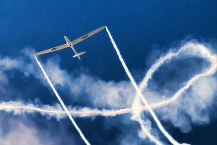 The Air Force Academy’s first TG-16A glider, replaces the TG-10C after arriving at the Academy July 8. The new fleet of training and aerobatic gliders is valued at $4.8 million and includes five new aerobatic gliders and 14 basic trainers. (photo by James Stafford)