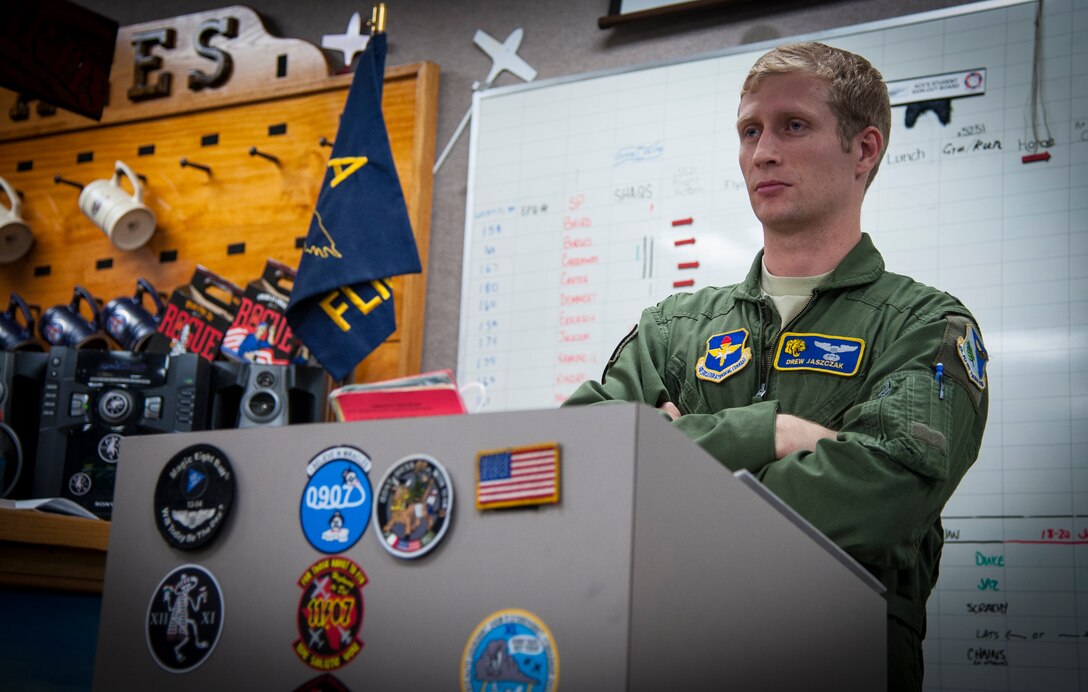 First Lt. Drew Jaszczak, 85th Flying Training Squadron instructor pilot, stands at the front of the Aces’ flight room observing two student pilots as they answer his questions during a ‘standup’ at Anderson Hall on Laughlin Air Force Base, Texas, Jan. 10, 2013. ‘Standup’ is a stressful procedures evaluation which allows instructors to evaluate how students will perform in situations they may face in the air. (U.S. Air Forces photo/Senior Airman Nathan Maysonet)