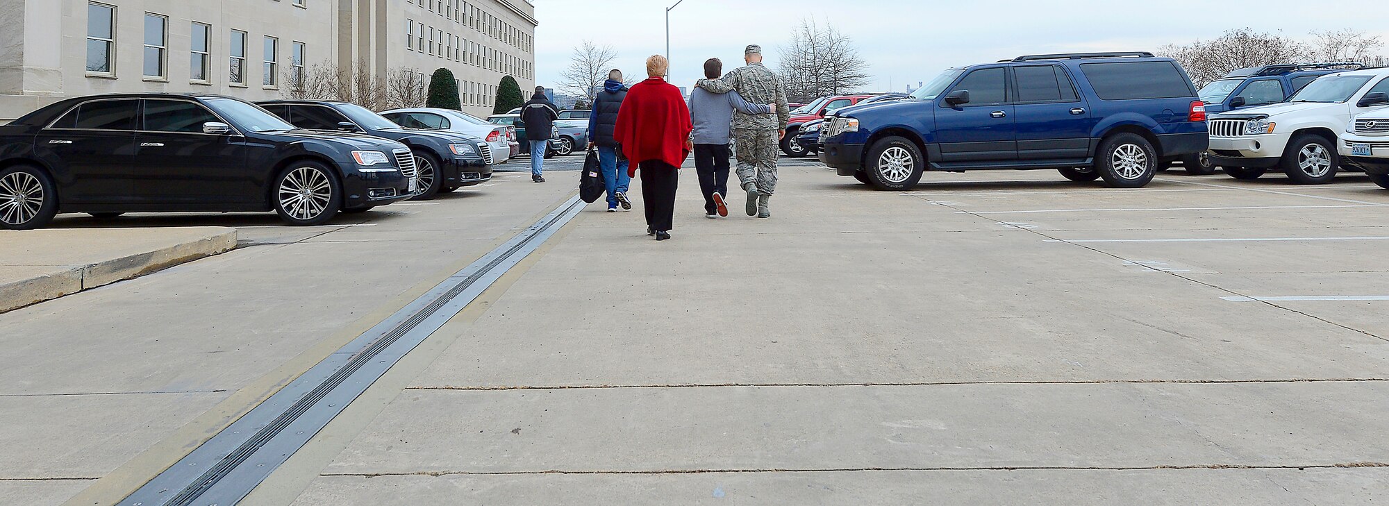 Chief Master Sgt. of the Air Force James Roy and his family depart the Pentagon, Jan. 17. 2013, on Roy's last day in the office prior to his retirement and transition ceremony on Jan. 24. Roy is the 16th chief master sergeant of the Air Force. (U.S. Air Force photo/Jim Varhegyi)