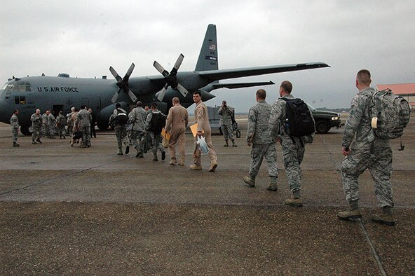 Members of the 908th Airlift Wing make their way toward a C-130 prior to deploying the Southwest Asia. (Air Force photo by Staff Sgt. Sandi Percival)