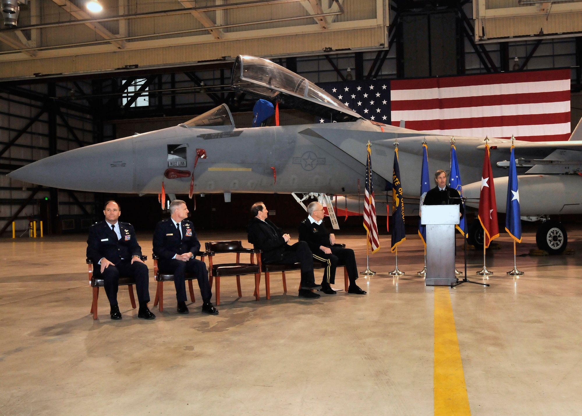 Port of Portland Executive Director Bill Wyatt speaks to attendees at the Port of Portland lease signing ceremony held at the Portland Air National Guard Base on Jan. 16, 2003. The 50-year lease agreement allows the Oregon Air National Guard’s 142nd Fighter Wing to continue operations at the Portland International Airport. (Photo by Jerry McCarthy, Port of Portland)