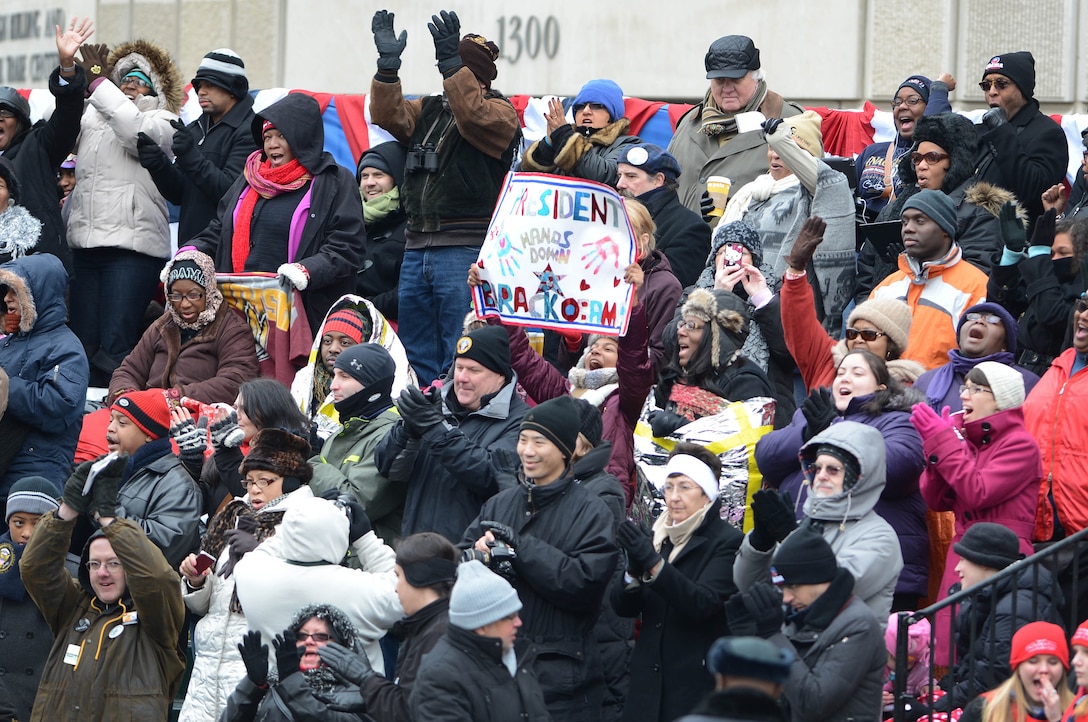 The crowd reacts to President Barack Obama as he waves from his limo during the 57th Presidential Inauguration in Washington, D.C., Jan. 21, 2013.