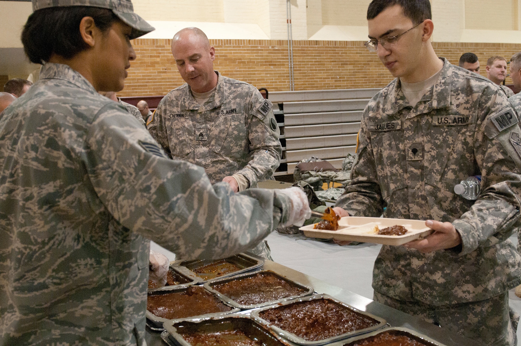 Members of the Kentucky Air National Guard’s 123rd Force Support Squadron serve hot meals to military police and security forces personnel Jan. 19, 2013, at McKinley Technology High School in Washington, D.C., in support of the 57th Presidential Inauguration. Nine members of the Kentucky unit deployed to provide food and lodging services to more than 300 troops. (Kentucky Air National Guard photo by Senior Airman Vicky Spesard)