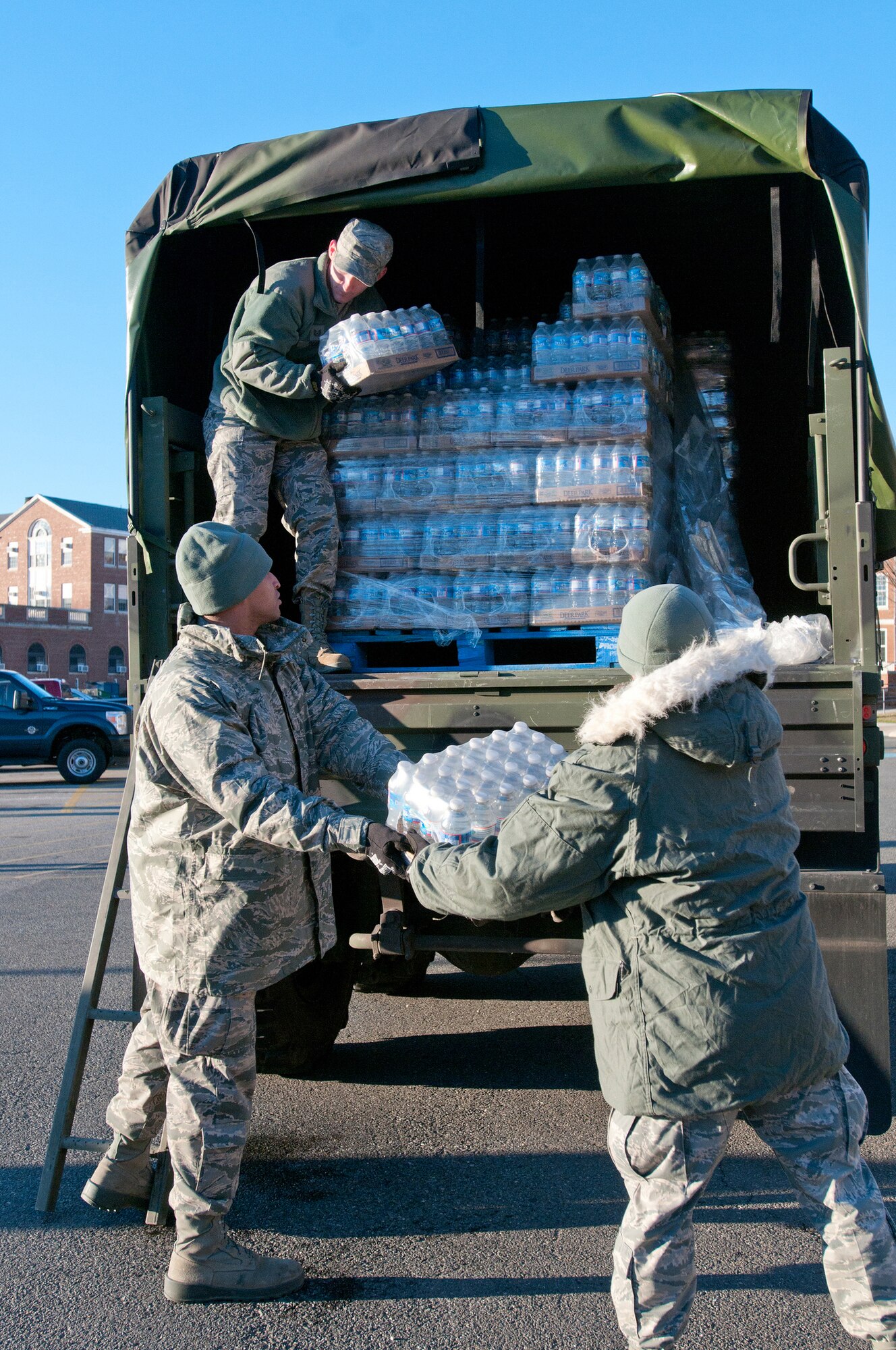 Members of the Kentucky Air National Guard’s 123rd Force Support Squadron unload food and water at McKinley Technology High School in Washington, D.C., on Jan. 18, 2013. They were among nine Kentucky Air Guardsmen who deployed to the nation’s capital to provide food and lodging for National Guard members supporting the inauguration of President Barack Obama. (Kentucky Air National Guard photo by Senior Airman Vicky Spesard)