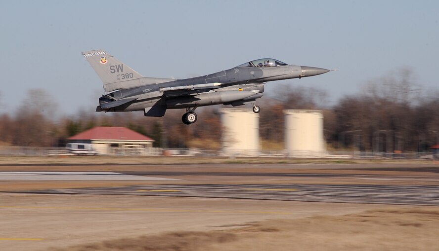 An F-16 Fighting Falcon from Shaw Air Force Base, S.C., prepares to land on the flightline at Barksdale Air Force Base, La., Jan. 17. Barksdale hosted the F-16s, aircrew and maintenance Airmen from Shaw for the exercise Green Flag East 13-03. The exercise is held in Leesville, La., and is typically used to prepare fighter squadrons for close air support missions down range. However, this particular iteration of GFE made history by using real-world threat surface to air missile systems along with ground and air support. (U.S. Air Force photo/Staff Sgt. Amber Ashcraft)