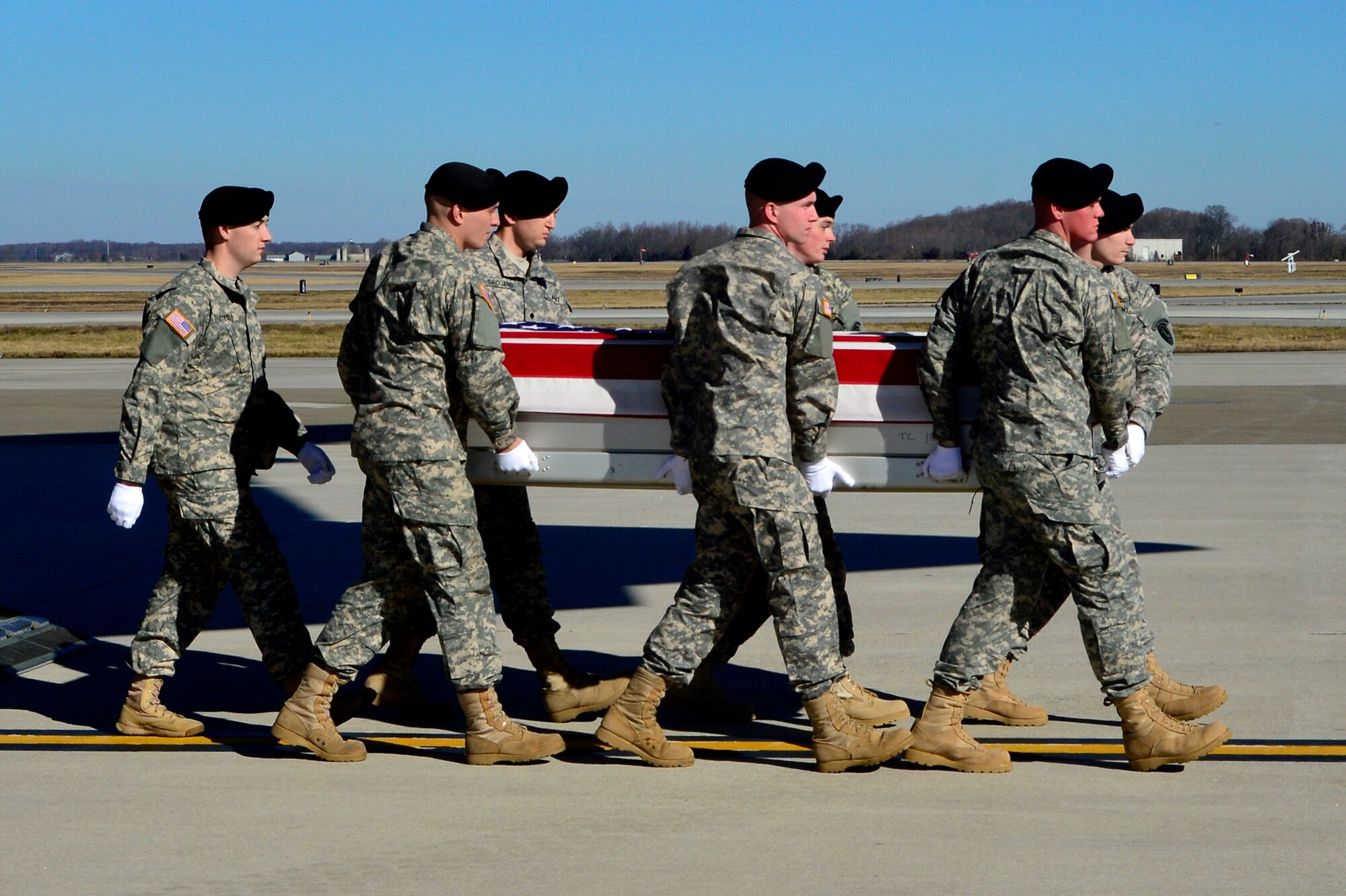 A U.S. Army carry team transfers the remains of Army Sgt. David J. Chambers, 25, of Hampton. Va., at Dover Air Force Base, Del., Jan. 19, 2013. Chambers was assigned to the 1st Battalion, 38th Infantry Regiment, Fort Striker Brigade Combat Team, 2nd Infantry Division, under control of the 7th Infantry Division, Joint Base Lewis-McChord, Wash. (U.S. Air Force photo/David S. Tucker)