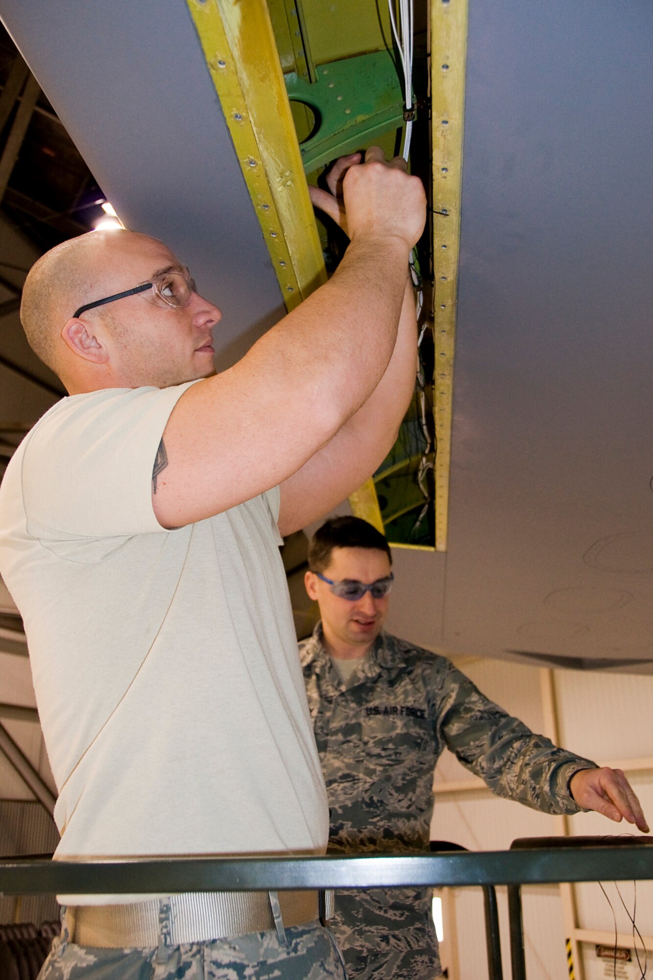 GRISSOM AIR RESERVE BASE, Ind. -- Tech. Sgt. Joseph Madjecki , 434th Aircraft Maintenance Squadron avionics guidance control specialist, left, and Master Sgt. Timothy Henneberry, 434th AMXS instruments and flight controls noncommissioned officer in charge, rewire a fuel tank quantity system of a KC-135R Stratotanker here recently. The system needed to be completely rewired after it was indicated there was more fuel onboard than what there actually was. (U.S. Air Force photo/Maj. Kelly Howard)
