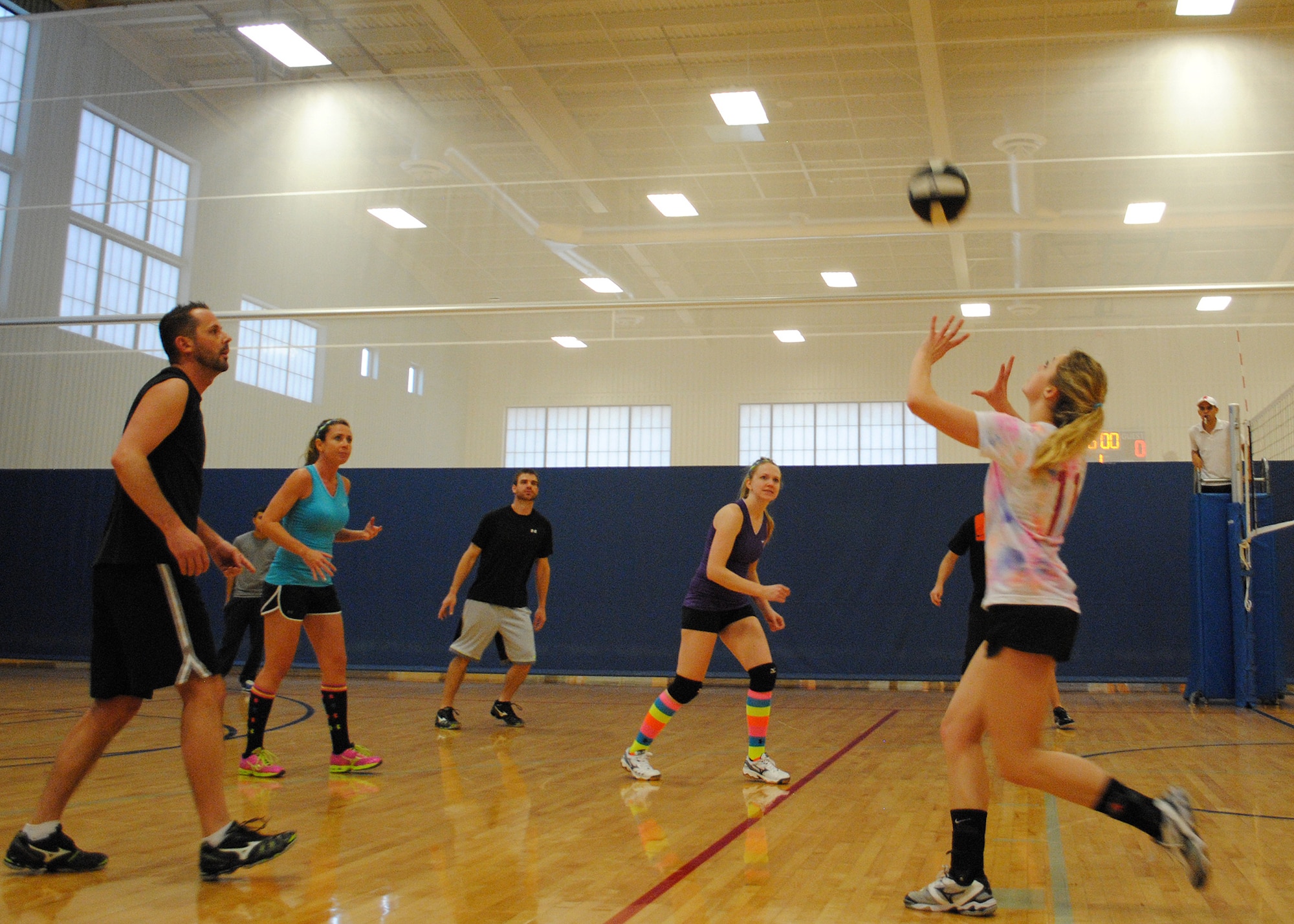Aubrey Beaumont sets a ball to her fellow teammates on the “That’s What She Set” team out of Great Falls.  There were teams from Great Falls, Butte as well as on base who participated in the Ace in the Hole volleyball tournament Jan. 19 and 20.  (U.S. Air Force photo/Senior Airman Cortney Paxton)