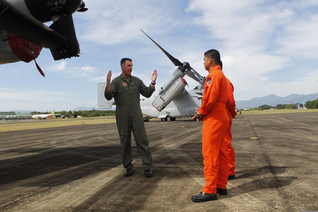 U. S. Marine Maj. Joshua T. Fraser, operations officer for Marine Medium Tiltrotor Squadron 265, Marine Aircraft Group 36, 1st Marine Aircraft Wing, III Marine Expeditionary Force explains the capabilities of the MV-22B Osprey to members of the Philippine Air Force at Antonio Bautista Air Base in Puerto Princesa, Palawan, Republic of the Philippines Jan 23, 2013. Three Ospreys conducted low-altitude flight training over Palawan, marking the Marine Corps' first Osprey training in the Philippines. PAF members accompanied Marines on the flights and provided ground control support for the Marines. (Photo by 1st Lt. Jeanscott Dodd/Released)