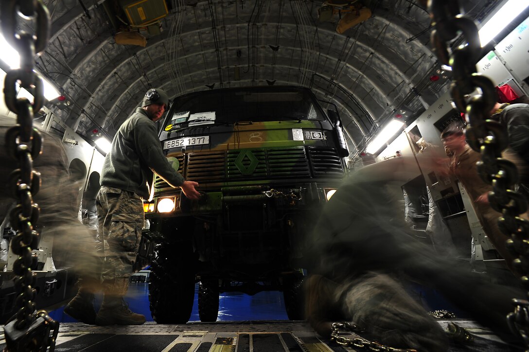 ISTRES, France -- French soldiers load a U.S. Air Force C-17 Globemaster III here Jan. 23, 2013, as they prepare to fly to Mali to fight off Islamic extremists that have taken control of a large part of northern Mali.  The United States has agreed to help France airlift troops and equipment into Mali. (U.S. Air Force photo by Senior Airman James Richardson) (Released)