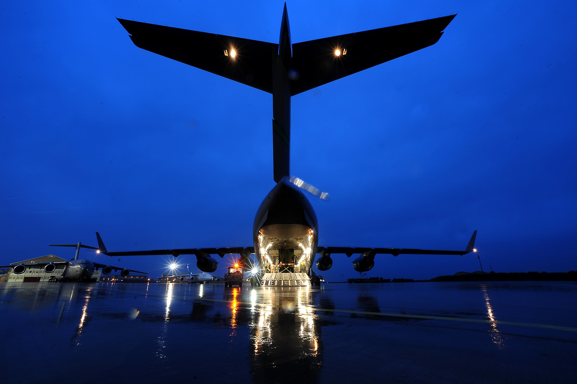 ISTRES, France -- U.S. Air Force Airmen load a C-17 Globemaster III Jan. 23, 2013 with French soldiers and cargo in support of France's efforts to increase their presence in Mali where their fighting Islamic extremists who have taken control of much of northern Mali. The United States has agreed to help France airlift troops and equipment into Mali. (U.S. Air Force photo by Senior Airman James Richardson)(Released)