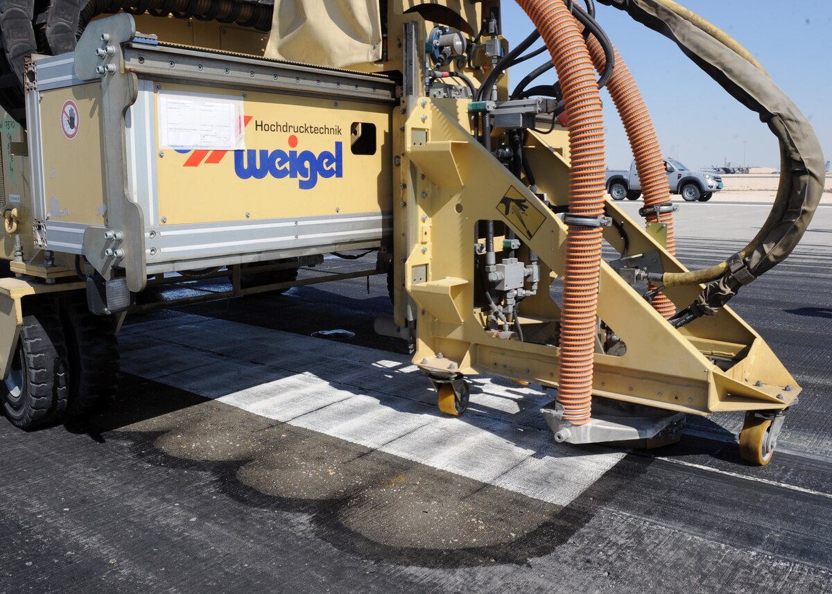 New runway rubber removal system debuts in Southwest Asia > Air Force >  Article Display