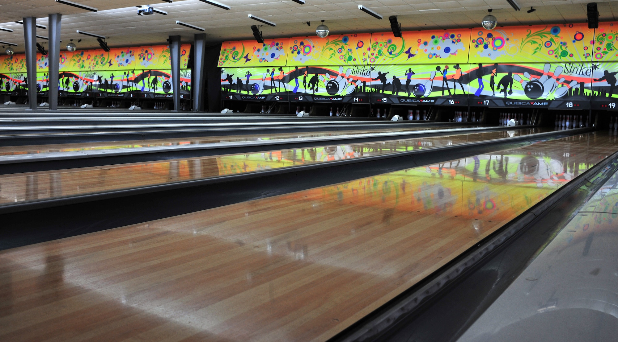 2013 bowling clinics open to all skill levels, from begginer to advanced. (U.S. Air Force Photo by Airman 1st Class Josh Slavin/Released)