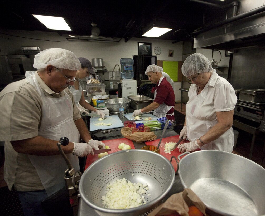 HONOLULU — Marines, sailors and civilian volunteers from the Marine Corps Base Hawaii community prepare meals for more than 280 people at the Institute of Human Services, Jan. 18. (U.S. Marine Corps photo by Lance Cpl. Jacob D. Barber)