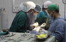 U.S. Navy Lt. Kim Nguyen, left, observes as Royal Cambodian Armed Forces surgeons operate on a patient Jan. 24 at the Phnom Penh Preah Ket Melea Hospital in Phnom Penh, Cambodia, during Cambodia Medical Exercise 13-1. “It’s inspiring to see the doctors overcome the challenges they face every day,” said Nguyen. “They are aware they are sometimes short on resources, but modify their care and techniques for the good of patients.” The U.S. service members are working alongside Royal Cambodian Armed Forces medical personnel during subject-matter expert exchanges to increase Cambodia and
U.S. medical capability, capacity and interoperability. Nguyen is a general surgeon with 3rd Medical Battalion, Combat
Logistics Regiment 35, 3rd Marine Logistics Group, III Marine Expeditionary Force. Photo by 
