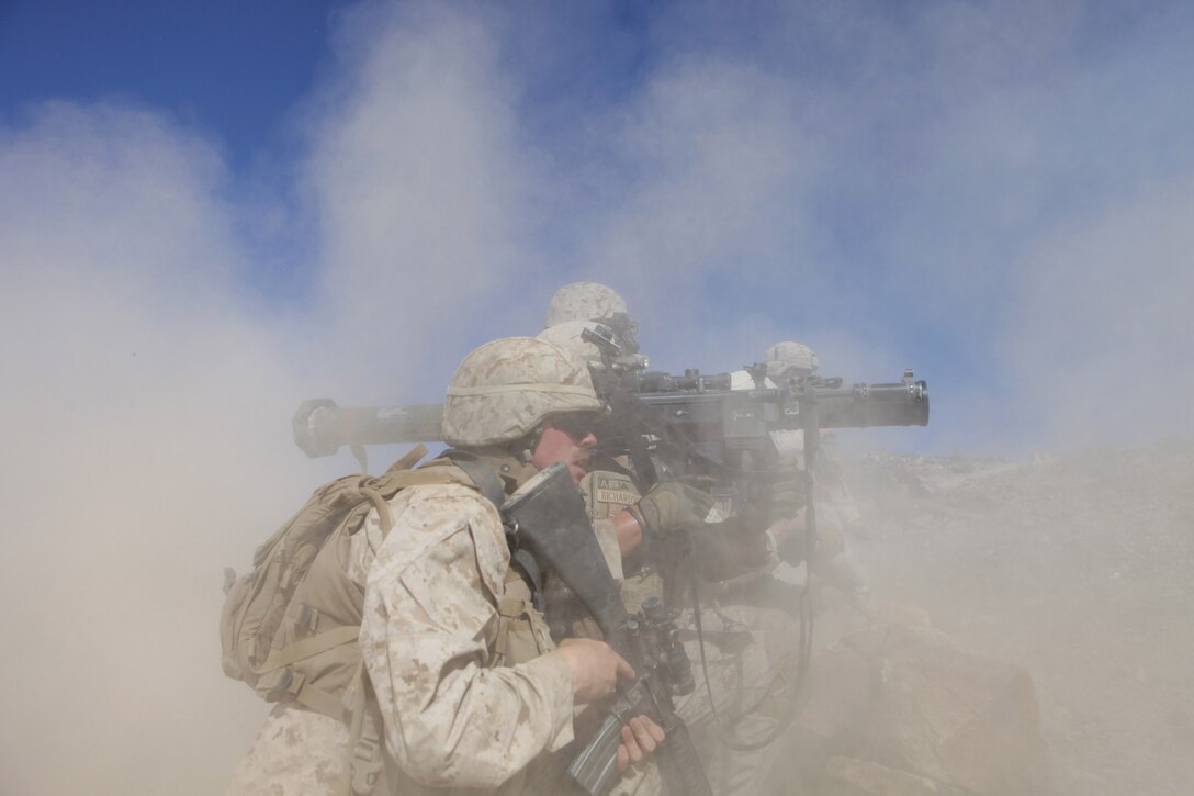 TWENTYNINE PALMS, Calif. – Assaultmen with Company B, 1st Battalion, 24th Marine Regiment, fire a Shoulder-Launched Multipurpose Assault Weapon (SMAW) toward an “enemy” bunker during a training exercise at Marine Corps Air-Ground Combat Center here, June 18. Range 410A allows Marines the opportunity to work on small-unit leadership by completing a series of obstacles that involve a platoon-sized element. Range 410A is part of Integrated Training Exercise 4-13, a cornerstone of the Marine Air-Ground Task Force Training Program. ITX is the largest annual U.S. Marine Corps Reserve training exercise, utilizing assets from ground, air and logistic combat elements to create a live, virtual and constructive battalion exercise. (U.S. Marine Corps photo by Cpl. John M. McCall) 