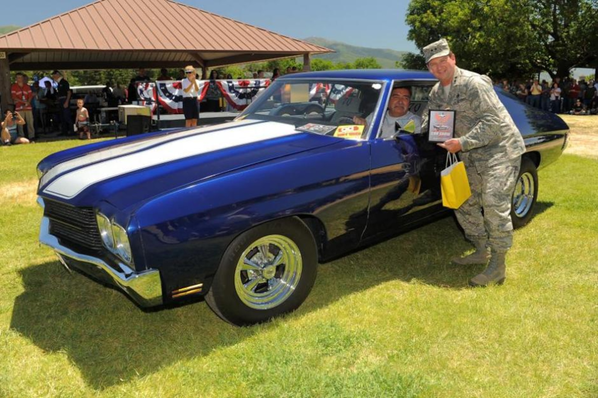Maj. Gen. H. Brent Baker Sr., Ogden Air Logistics Complex commander, awards Lenny Romero’s 1970 Chevy Chevelle as the selection for General’s Choice category. (U.S. Air Force photo byTodd Cromar/Released)