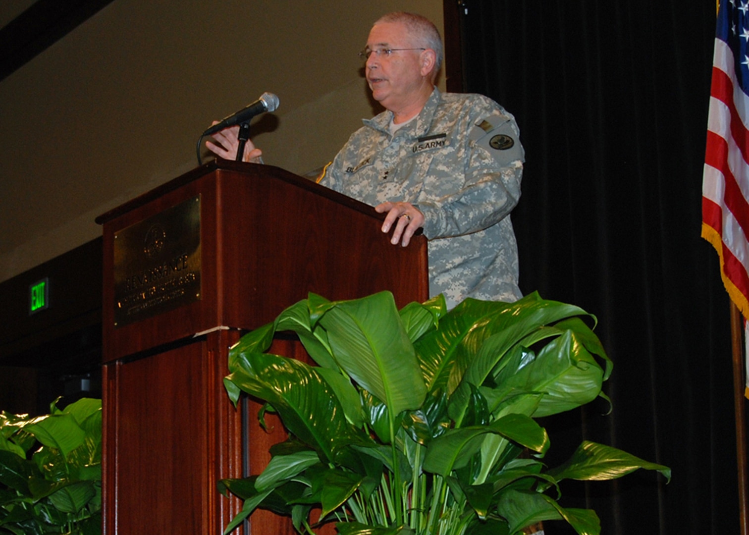 Alabama Adjutant General, Maj. Gen. Abner C. Blalock, addresses attendees of the 2009 Regional Healthy Marriages, Healthy Families, and Responsible Fatherhood Conference about the importance of knowing what resources are available to military families and how to obtain those resources.