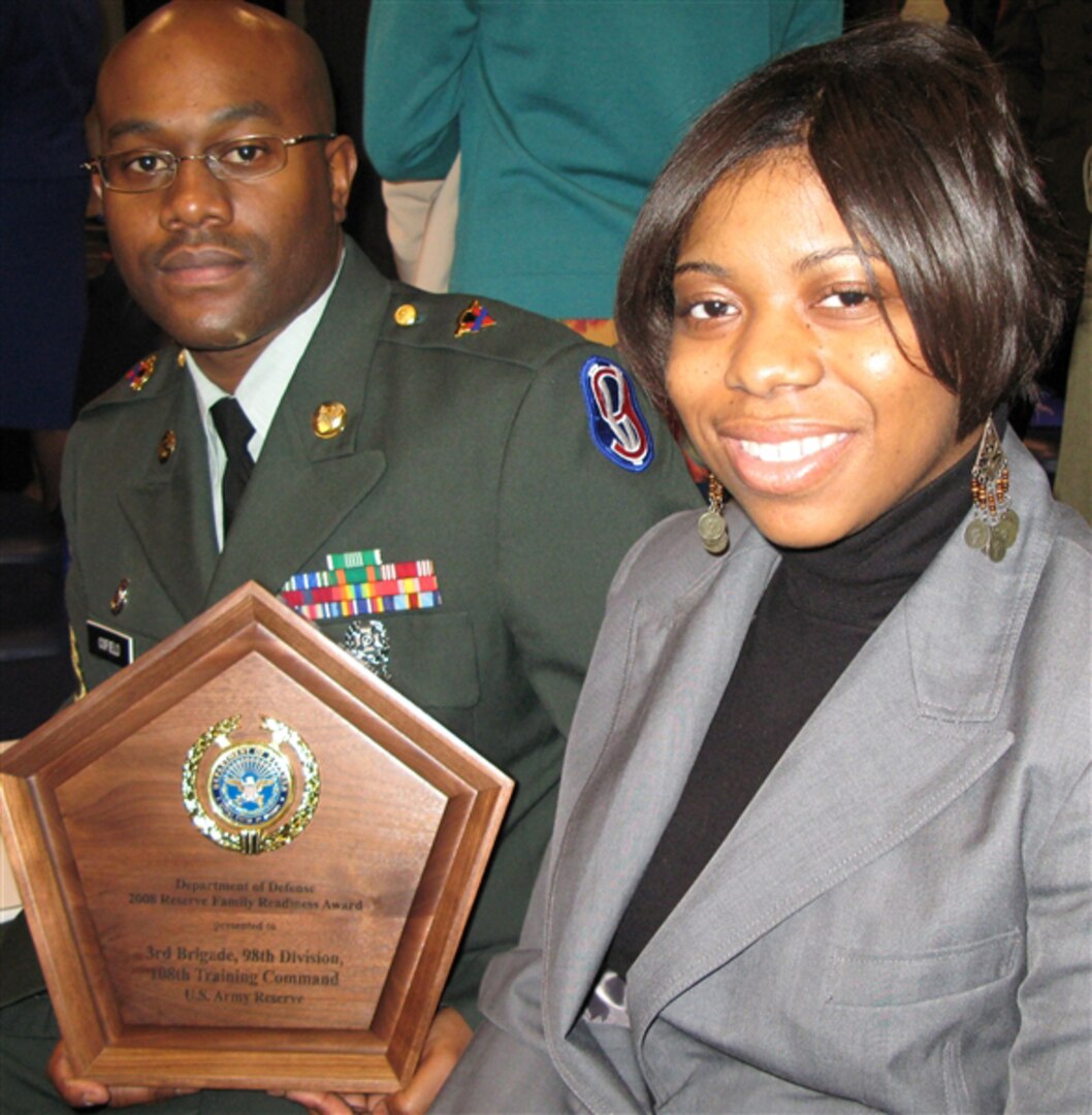 Army Reserve Staff Sgt. Keough Cofield, left, family program liaison, and Chevonne Baxter, family program assistant, both with the 3rd Brigade, 98th Division, 108th Training Command based at Lexington, Ky., pose with their unit's 2008 Department of Defense Reserve Family Readiness Award at the Pentagon, Feb. 13, 2009.