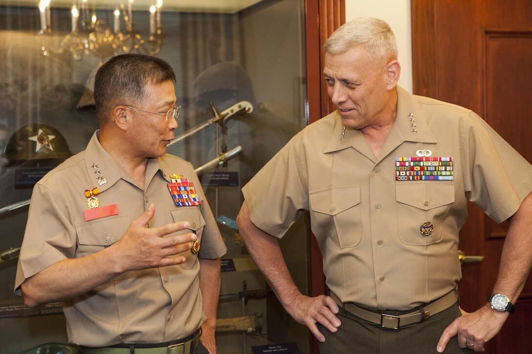 The Assistant Commandant of the Marine Corps, Gen. John M. Paxton, Jr., right, meets with the Commandant of the Republic of Korea Marine Corps, Lt. Gen. Ho Yeon Lee, for lunch at the Pentagon, Washington D.C., July 1, 2013. (U.S. Marine Corps photo by Cpl. Tia Dufour/Released)