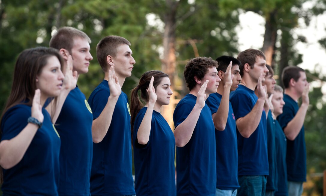 Col. Kevin Kennedy, 28th Bomb Wing commander, leads 15 military recruits in reciting the oath of enlistment as part of a military appreciation ceremony at the Mount Rushmore National Memorial in South Dakota, July 3, 2013. The oath of enlistment dates back to the Revolutionary War, when the Continental Congress established oaths for enlisted men and officers. (U.S. Air Force photo by Airman 1st Class Zachary Hada/Released)  