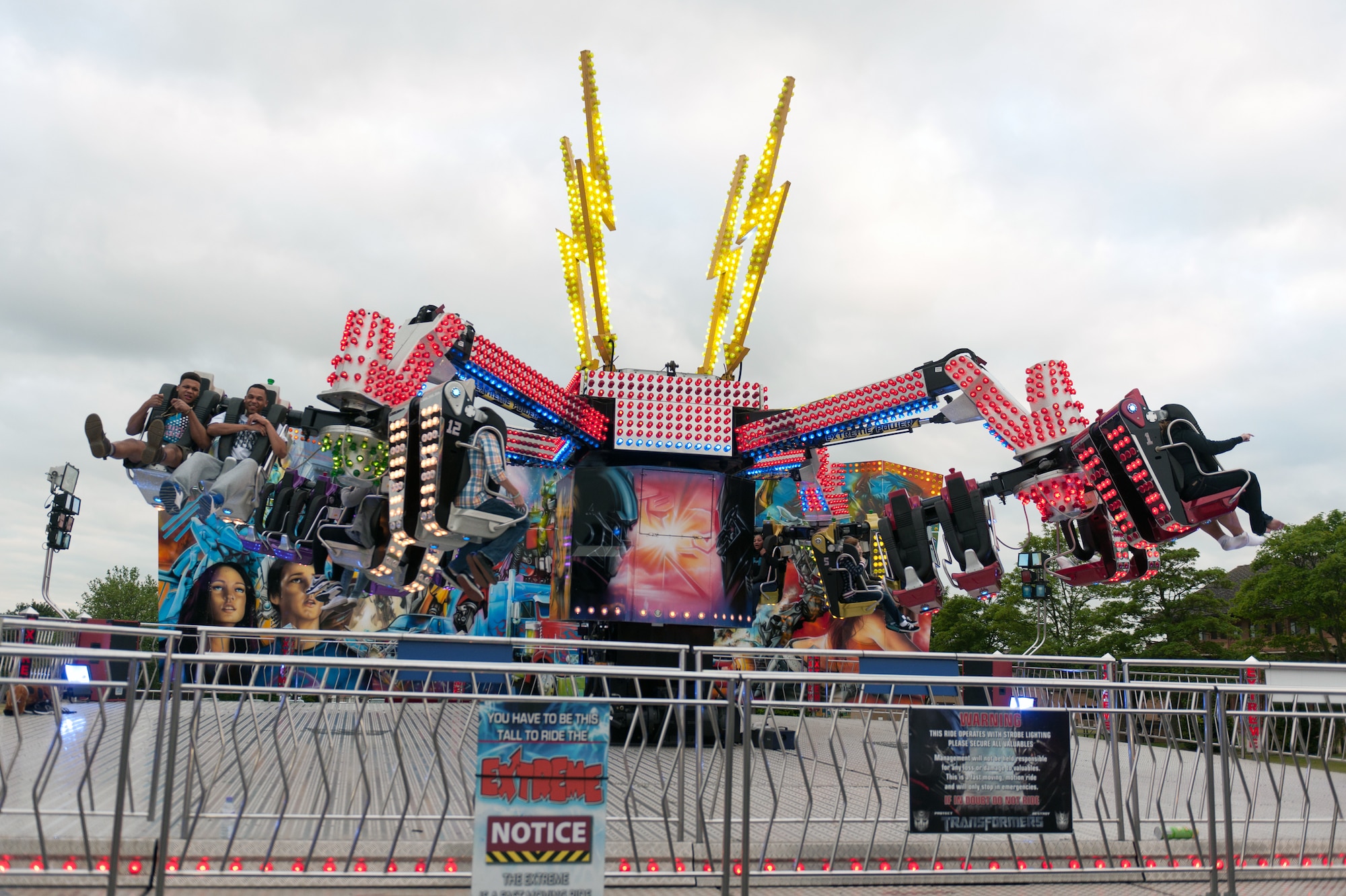 RAF ALCONBURY, United Kingdom – Members of the 501st Combat Support Wing, 423rd Air Base Group and it’s missions partners at RAF Molesworth celebrated America’s Independence Day with a two-day carnival July 2 and 3 and fireworks July 3 at RAF Alconbury. (U.S. Air Force photo by Staff Sgt. Brian Stives) 