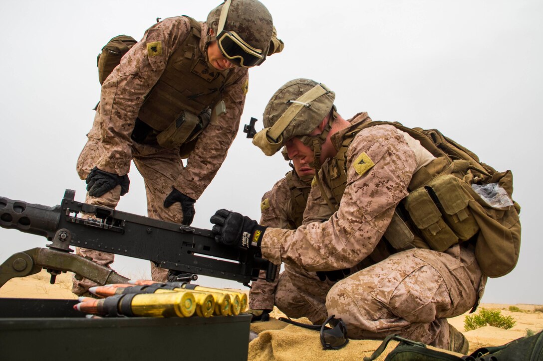 U.S. Marines assigned to Kilo Battery, Battalion Landing Team 3/2, 26th ...