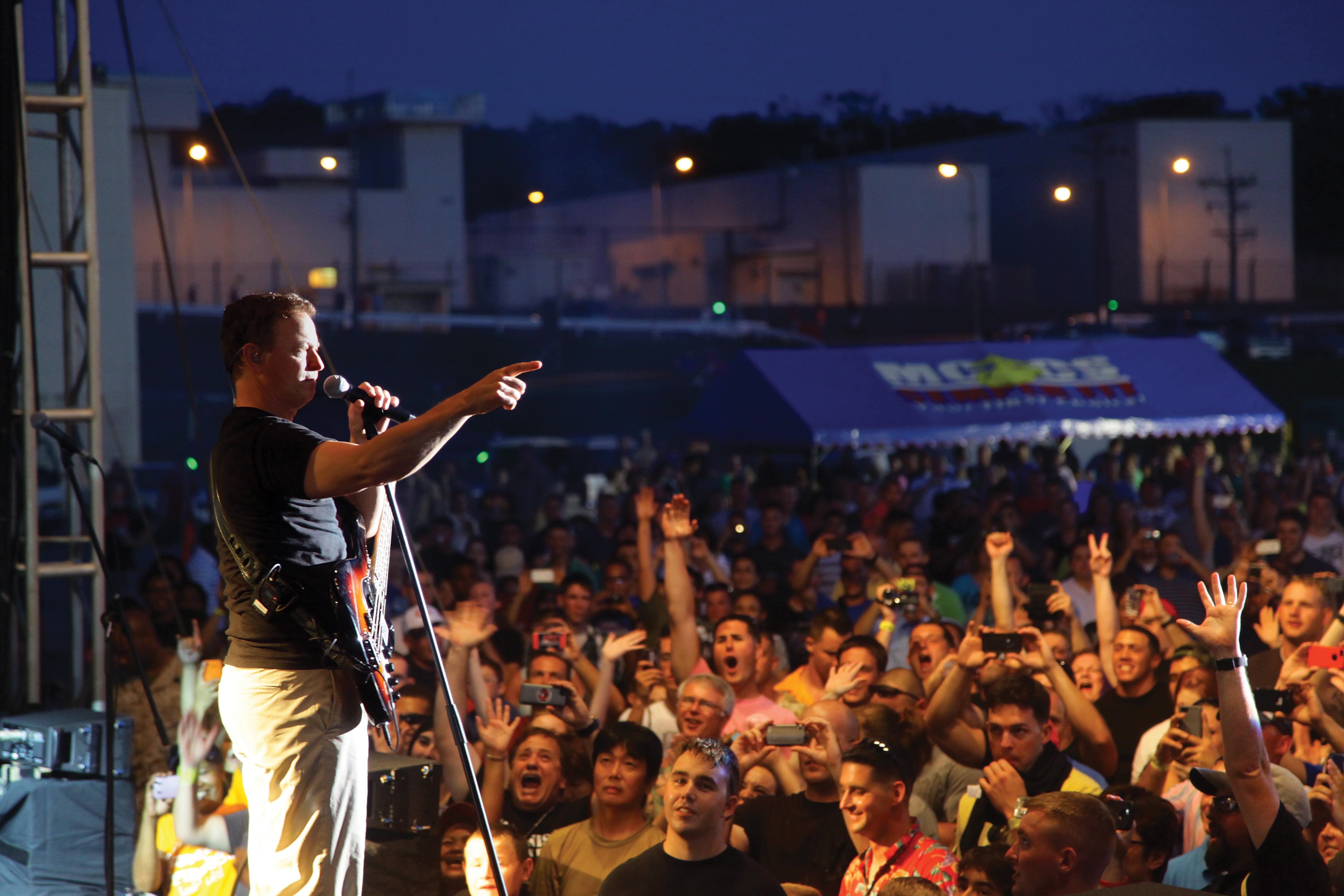 Gary Sinise, Lt Dan Band add flair to Fourth of July