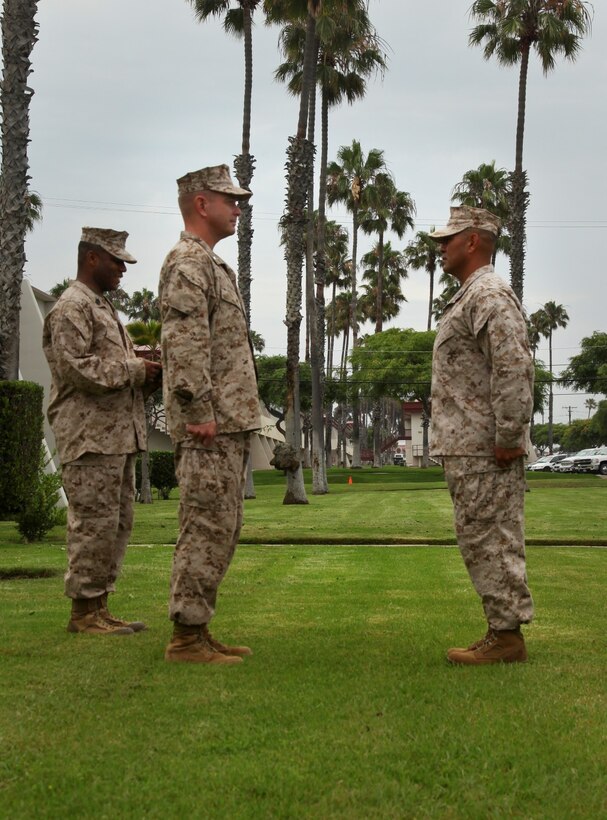MARINE CORPS BASE CAMP PENDLETON, Calif. (July 11, 2013) Master Gunnery Sgt. Tommy J. Vigil, operations chief, Command Element, 15th Marine Expeditionary Unit, stands at the position of attention before receiving a Meritorious Service Medal from Lt. Col. John R. O’Neal, commanding officer, 15th Marine Expeditionary Unit, during an awards ceremony held in front of the 15th MEU command post aboard Camp Pendleton, Calif., July 11. Vigil received the award for the superior performance of his duties as the unit’s operations chief. Vigil is from Pueblo, Colo. (U.S. Marine Corps photo by Cpl. Emmanuel Ramos/Released)