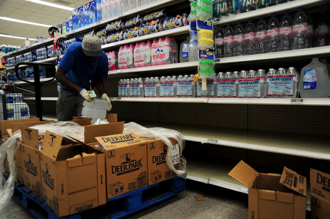 Bruce Bates, Deer Park Water Company worker restocks the commissary shelves with water at 
Joint Base Andrews, Md., July 16, 2013. Joint Base Andrews may be without water for two to five days 
while repairs are made due to a failing pipeline in Prince George’s County.  (U.S. Air Force 
photo/Airman 1st Class Erin O’Shea) 
