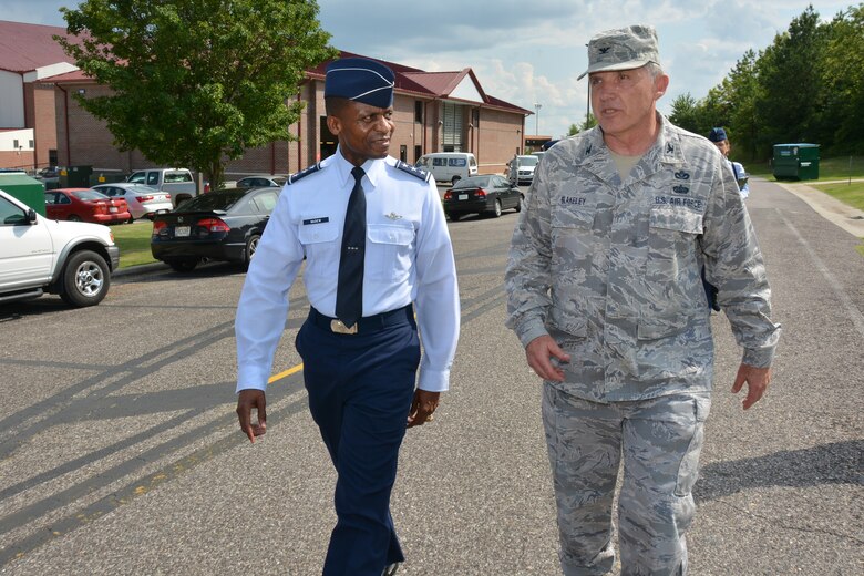 Lt Gen Darren McDew, Commander of the 18th Air Force arrived at The 117th Air Refueling Wing, Birmingham, AL on 9 July 2013. Lt Gen McDew spent several hours meeting and talking to Airmen in several shops across the base. This was Lt Gen McDew's first trip to the 117th Air Refuelling Wing.  (U.S. Air National Guard photo by Master Sgt. Ken Johnson/Released)