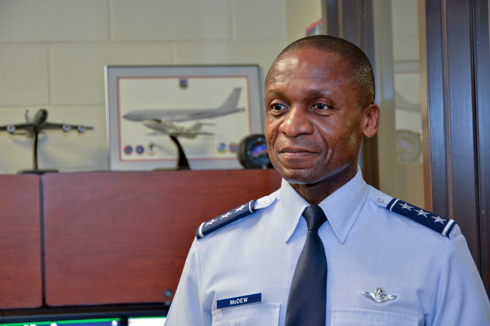 Lt Gen Darren McDew, Commander of the 18th Air Force arrived at The 117th Air Refueling Wing, Birmingham, AL on 9 July 2013. Lt Gen McDew spent several hours meeting and talking to Airmen in several shops across the base. This was Lt Gen McDew's first trip to the 117th Air Refuelling Wing.  (U.S. Air National Guard photo by Master Sgt. Ken Johnson/Released)
