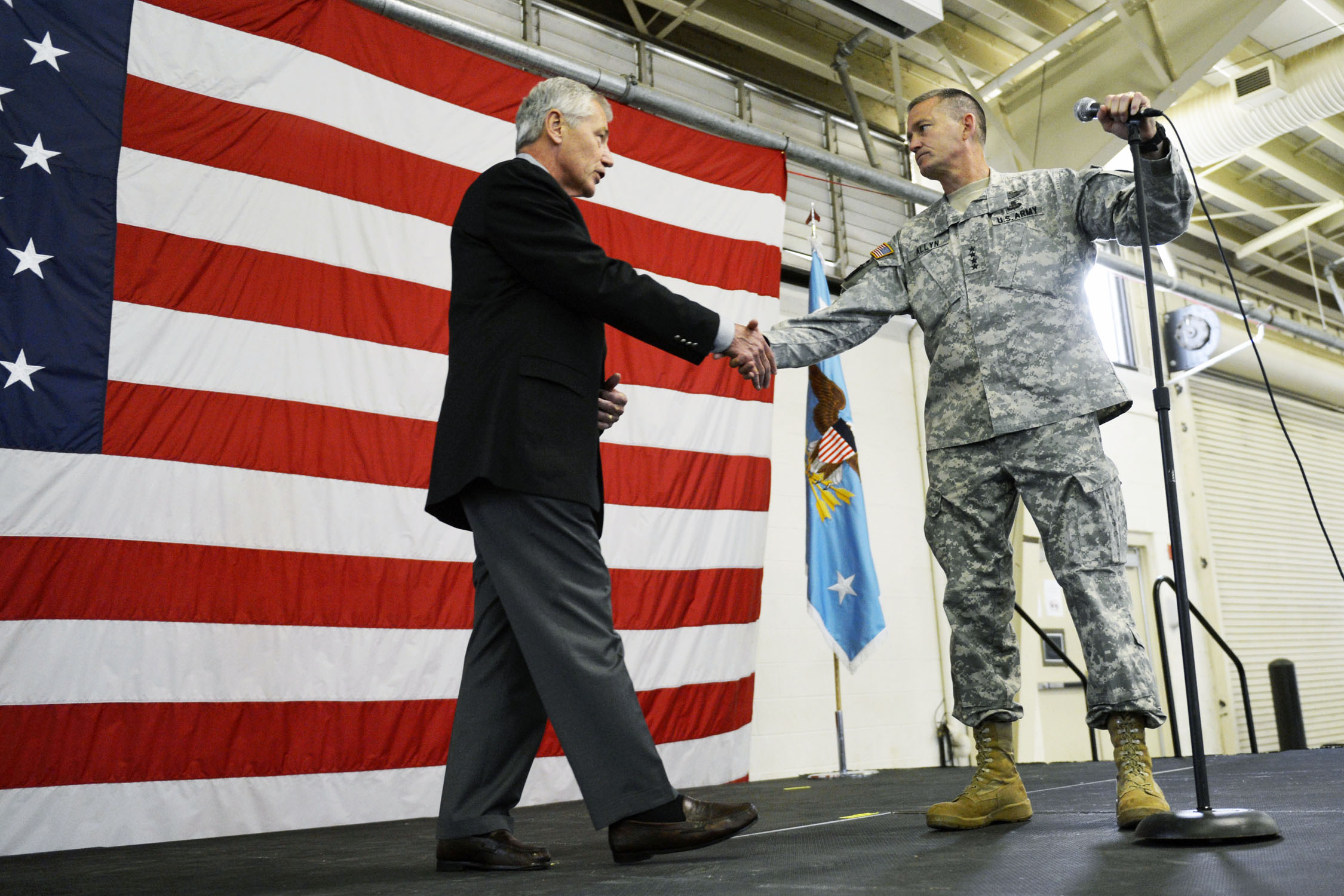 Army Gen Daniel B Allyn Commanding General Of U S Army Forces Command Introduces Defense Secretary Chuck Daniel bartlett allyn (born september 24, 1959) is a united states army general, he is the 35th vice chief of staff of the united states army. army gen daniel b allyn commanding general of u s army forces command introduces defense secretary chuck