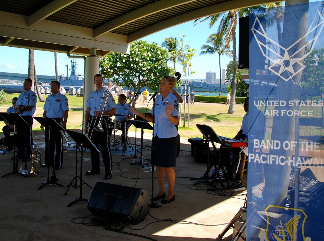 MSgt Lara Murdzia dazzled the crowd with her flawless rendition of " You'd Be So Easy To Love". 